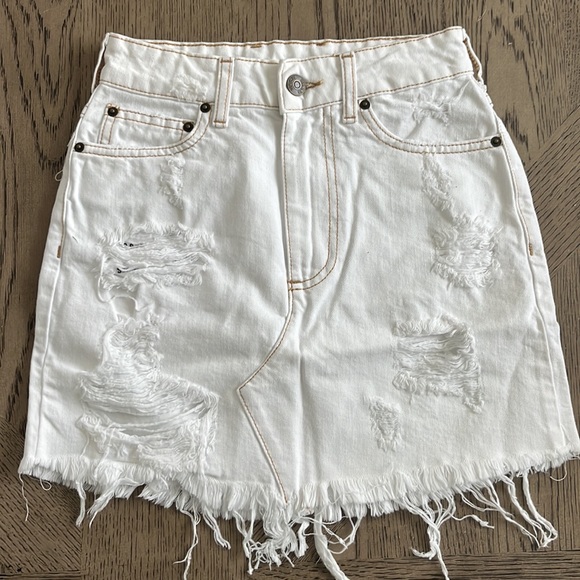 SER.O.YA Alli Skirt in White Mini Skirt Size 23 Denim Jean NWT REVOLVE short - Picture 8 of 10